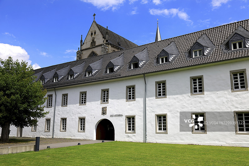 阿尔滕贝格之家是科隆大主教区位于阿尔滕贝格大教堂的青年教育中心,伯吉舍大教堂,前阿尔滕贝格修道院教堂,由西多会于1133年建造,位于莱茵-贝尔吉舍区,科隆行政区。图片素材