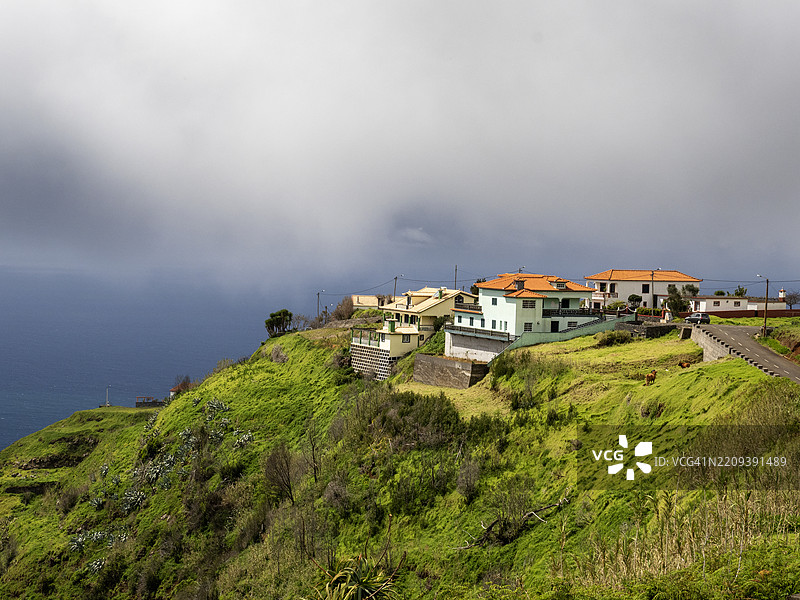 位于马德拉的庞塔杜帕尔戈附近的房屋。图片素材