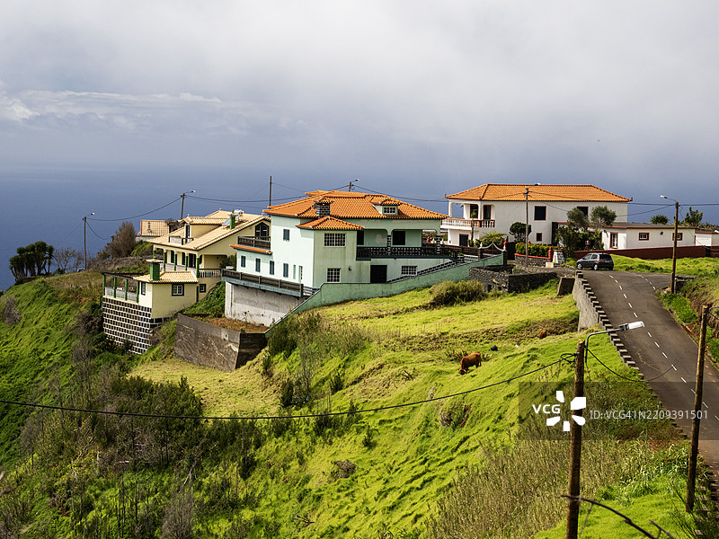 位于马德拉的庞塔杜帕尔戈附近的房屋。图片素材