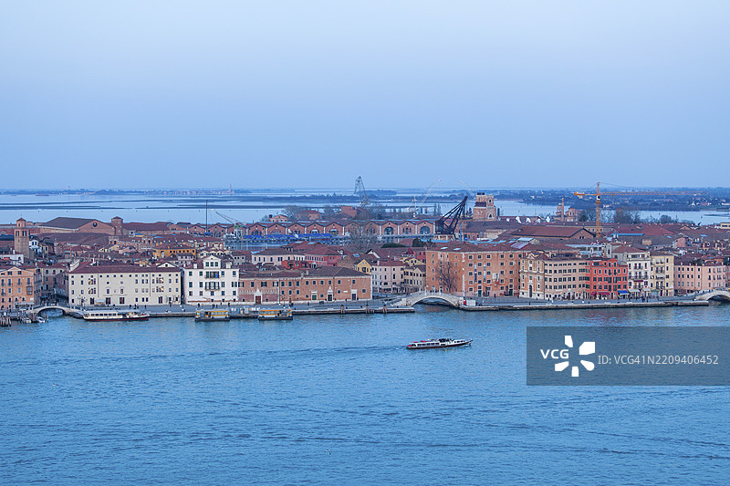 阿森纳，来自圣乔治大教堂的视角，蓝色时刻，威尼斯，威尼托，意大利，欧洲图片素材