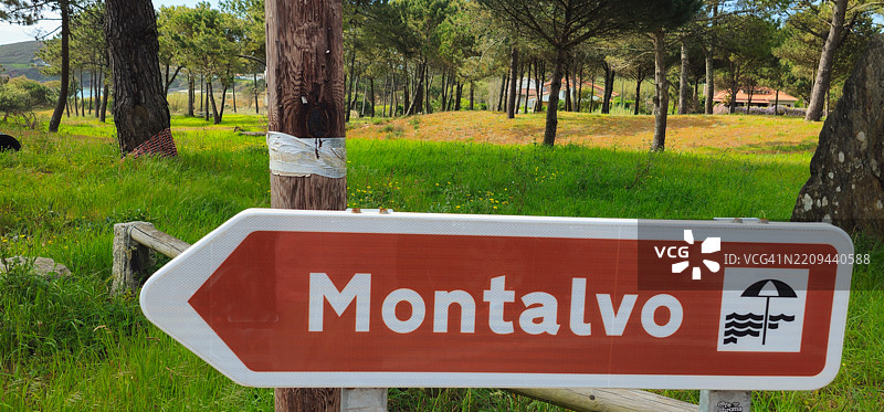 西班牙庞特维德拉省桑亨霍的蒙塔尔沃海滩标志图片素材