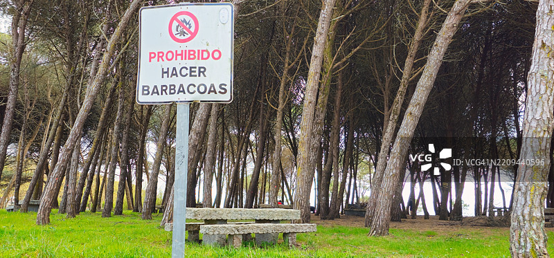 在西班牙蓬特维德拉的桑亨索莫塔尔沃禁止烧烤图片素材