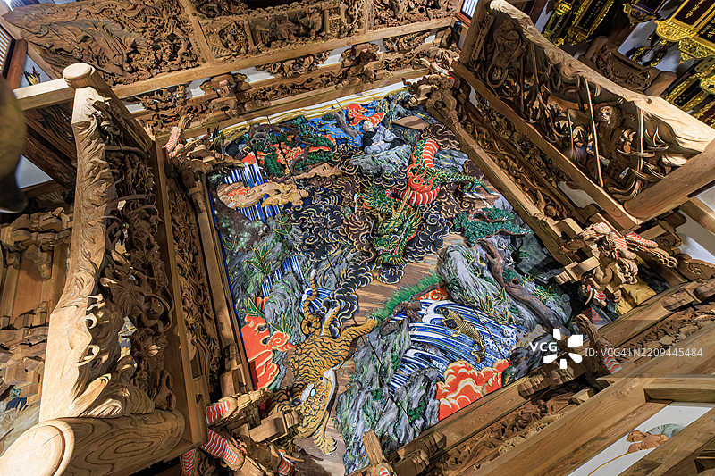 江户末期天才雕塑家、画家和建筑师石川云鸟（1814-1883）的开山堂天花板雕塑和推拉门画作。图片素材