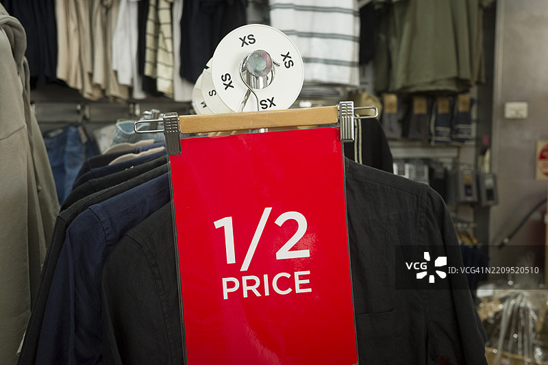 商店里的半价标签图片素材