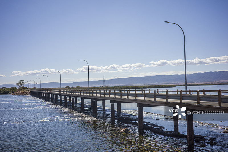 索洛蒙镇海滩的栈道，俯瞰弗林德斯山，南澳大利亚，皮里港图片素材