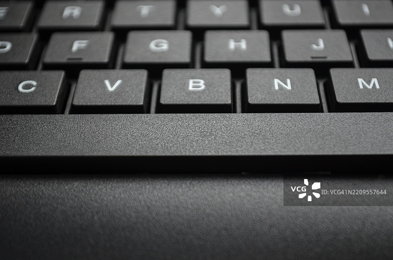 办公电脑键盘的特写。图片素材