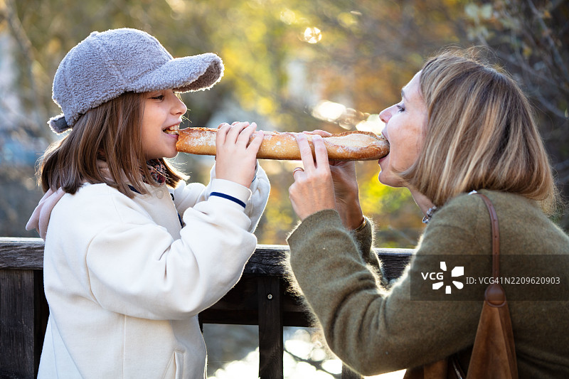 一起度假。图片素材