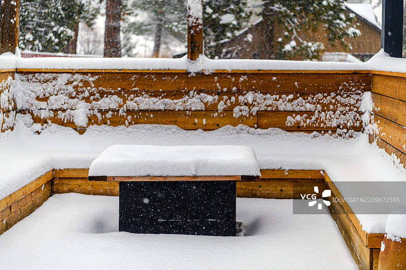 阿尔卑斯沉浸式休息室在塞拉雪中沉醉图片素材