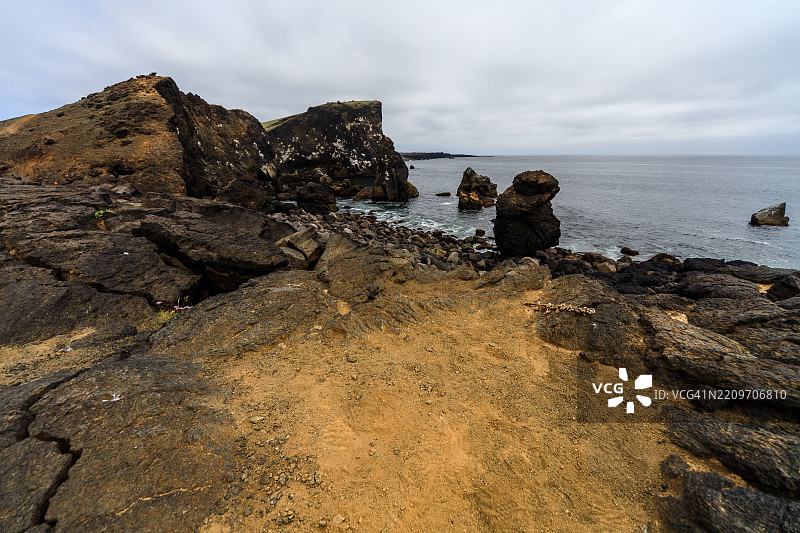 瓦拉赫努克悬崖和北大西洋海岸线，雷克雅未克联合国教科文组织全球地质公园，南半岛，冰岛图片素材