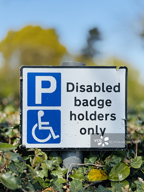 残疾人停车位警告特写图片素材