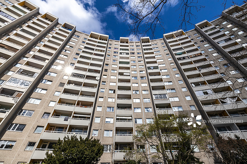 大型住宅塔楼的外立面图片素材