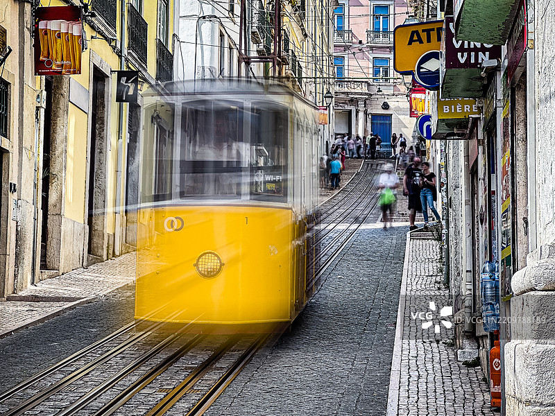 里斯本，葡萄牙的“杜阿尔特·贝洛”缆车。图片素材