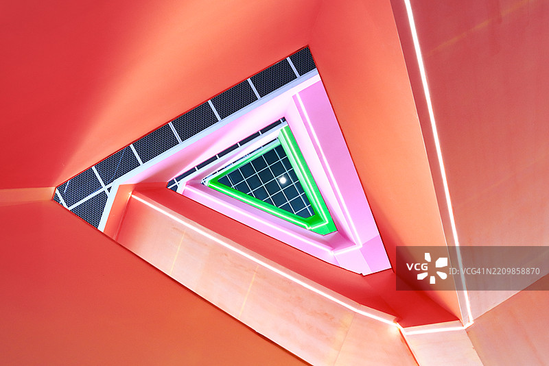 五彩斑斓的建筑楼梯图片素材