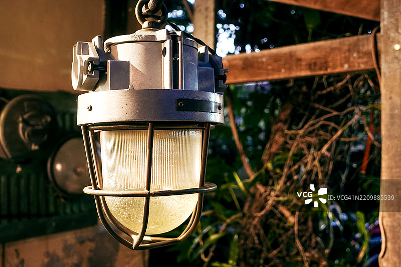 复古花园装饰与铸铝灯具图片素材