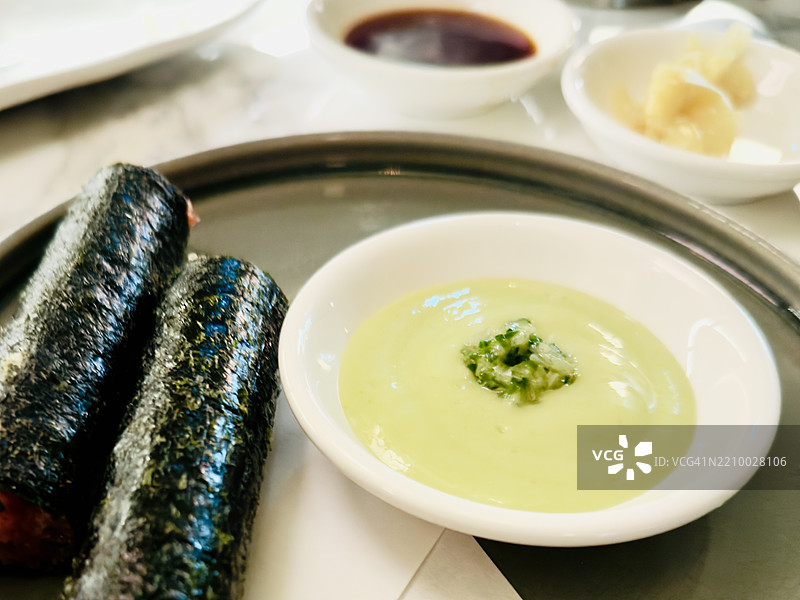 芥末酱油蘸料。图片素材