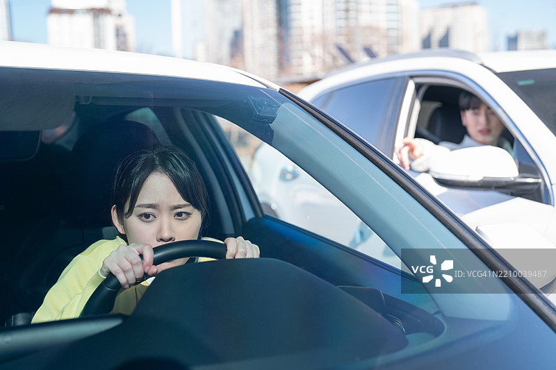 初学者驾驶，初学者驾驶，驾驶执照，教学，教育，驾驶培训，粗心驾驶，鲁莽驾驶图片素材