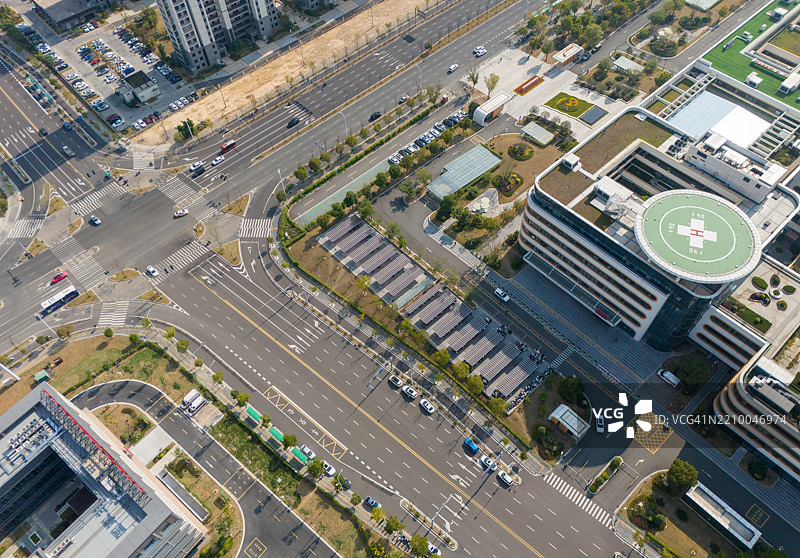 城市鸟瞰图 - 现代城市景观与绿地图片素材