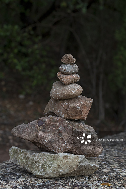 石头平衡图片素材