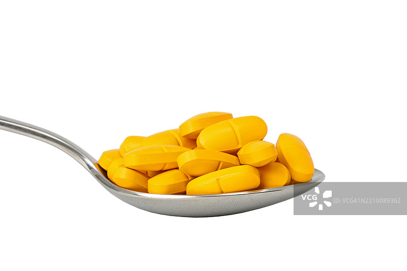 许多大黄丸放在勺子上图片素材