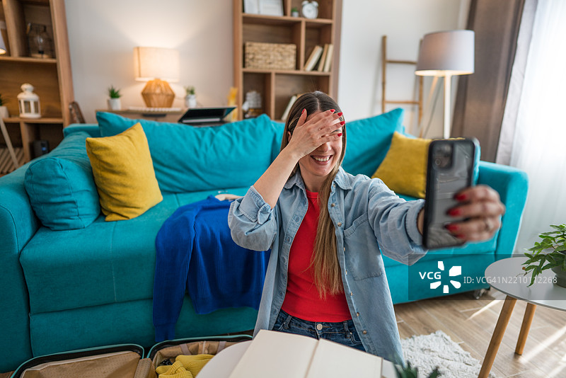 女性正在进行视频通话图片素材