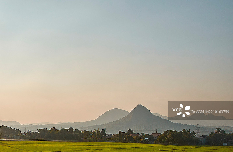 巴丹的马拉辛博山脉美丽的景色图片素材