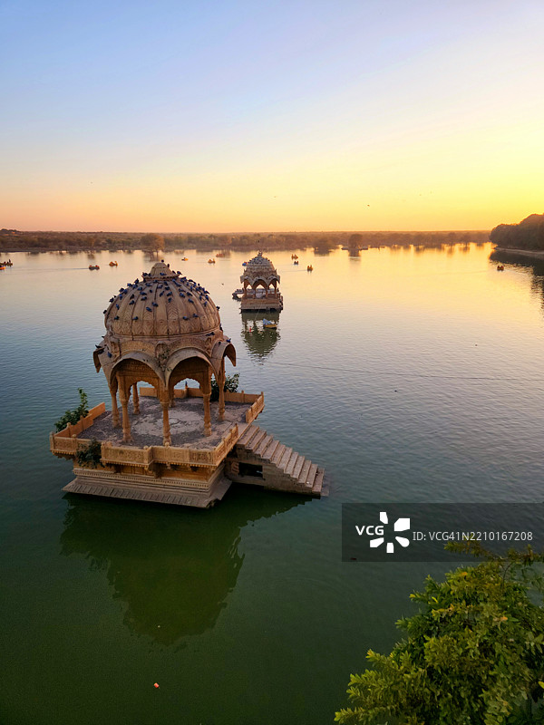 在日落时分的杰伊萨尔梅尔加迪萨尔湖图片素材