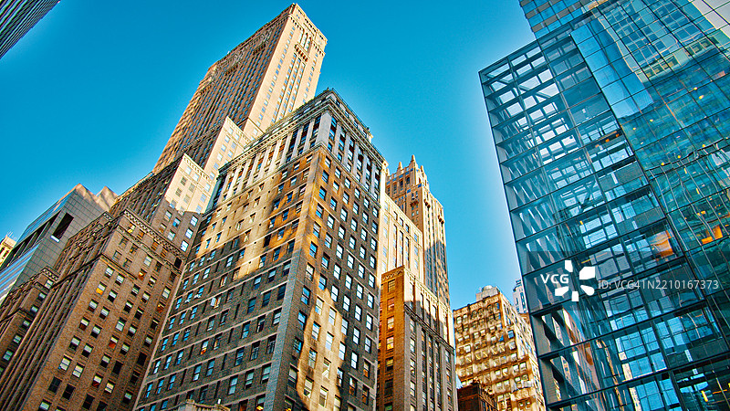 住宅房屋与金融大楼。纽约天际线的概念视图图片素材