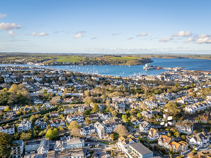 康沃尔的法尔茅斯镇和港口的房屋图片素材