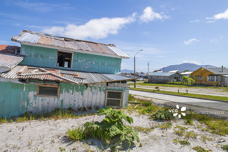 2008年查伊滕火山喷发造成的被毁房屋和灰烬，查伊滕村，普马林-道格拉斯·汤普金斯国家公园，查伊滕，洛斯拉戈斯大区，巴塔哥尼亚，智利，南美洲图片素材