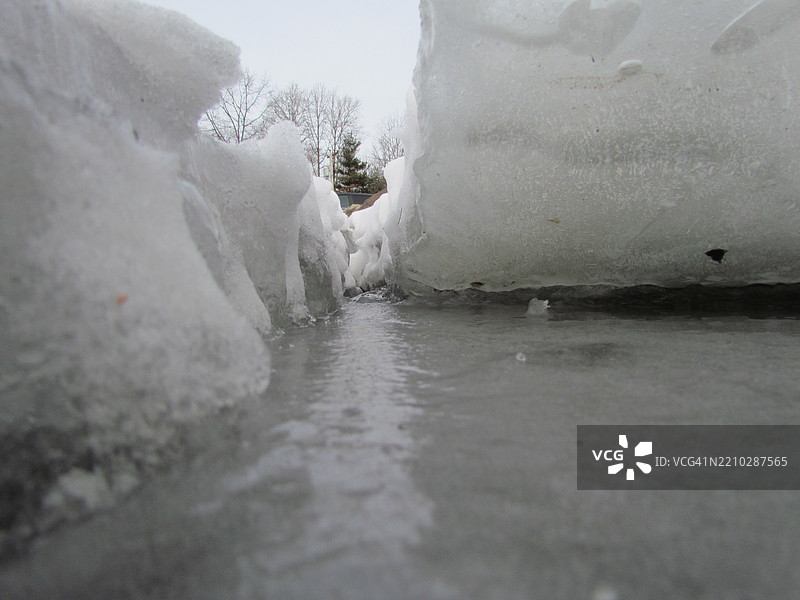 马萨诸塞州西布鲁克菲尔德的雪覆盖的风景图片素材