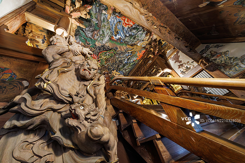 江户末期天才雕塑家、画家和建筑师石川雲蝶（1814-1883）的开山堂天花板雕塑和推拉门画作。图片素材