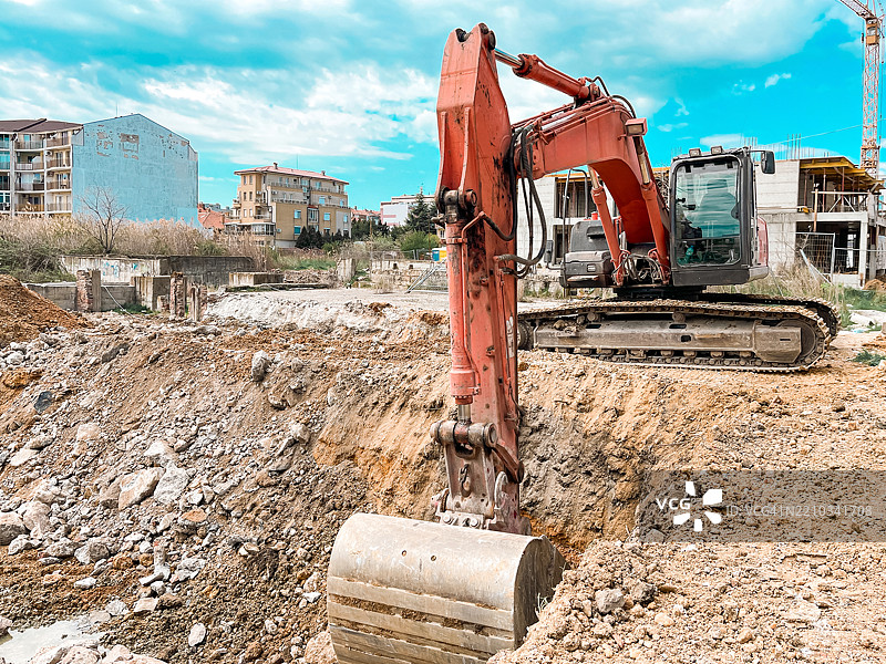 施工现场的履带式挖掘机图片素材