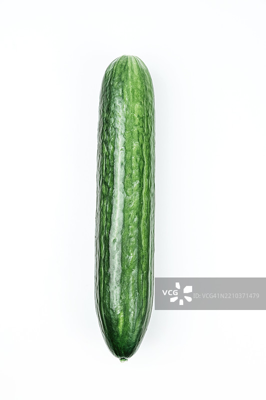 白色背景上的绿色黄瓜图片素材