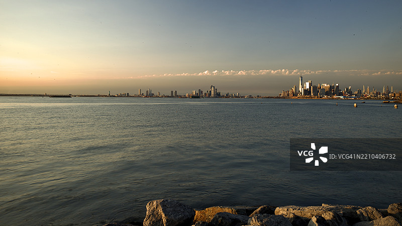 城市在海面上的倒影，纽约，美国，USA图片素材