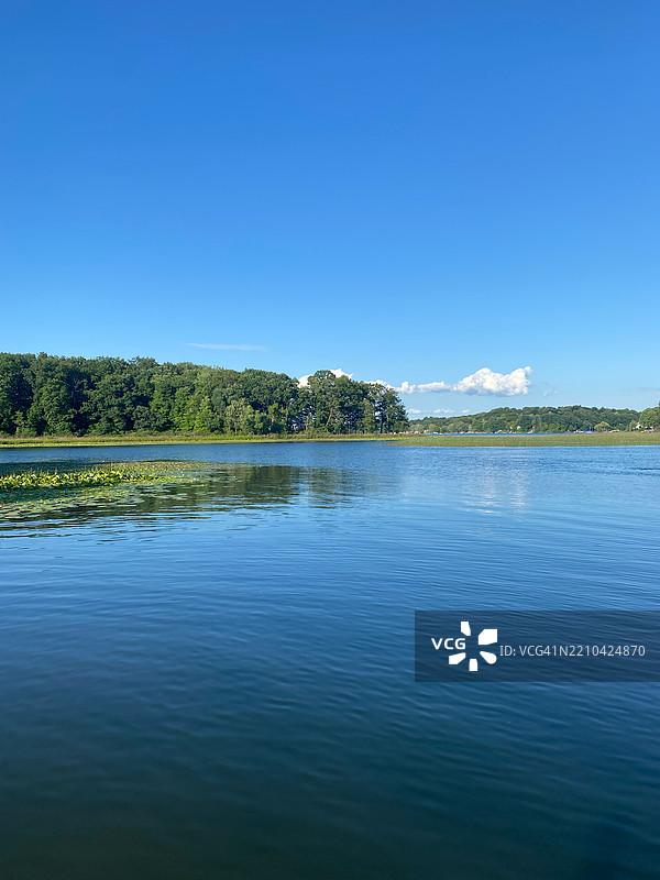 在美国密歇根州劳顿的大雪松湖拍摄的照片图片素材