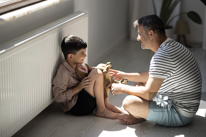 倾听父亲的建议图片素材