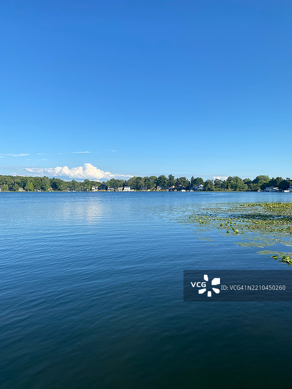 蓝天映衬下的海景，密歇根州劳顿，美国图片素材