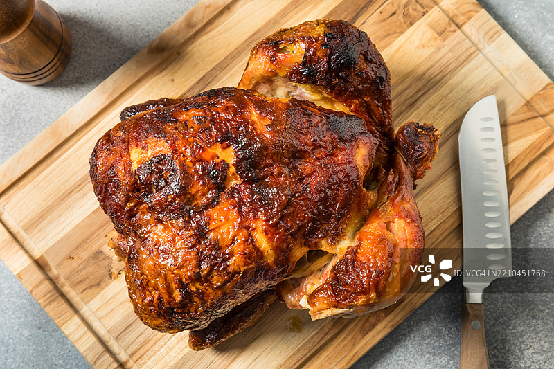 高角度视图的切菜板上的肉， 美国， 美国图片素材