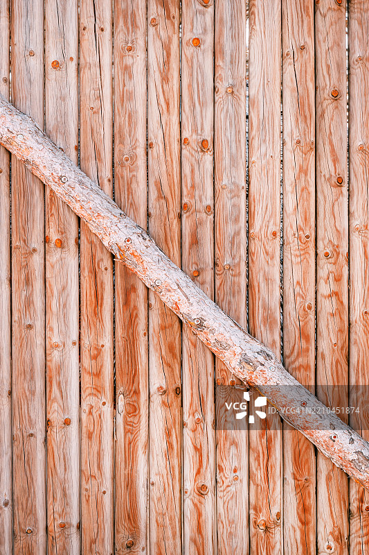 古代凯尔特村落保护的典型木桩围栏结构图片素材