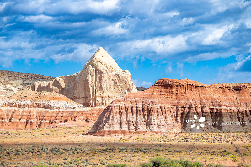 湖泊鲍威尔的岩石形成与天空的美丽景观，犹他州，凯恩县，美国图片素材