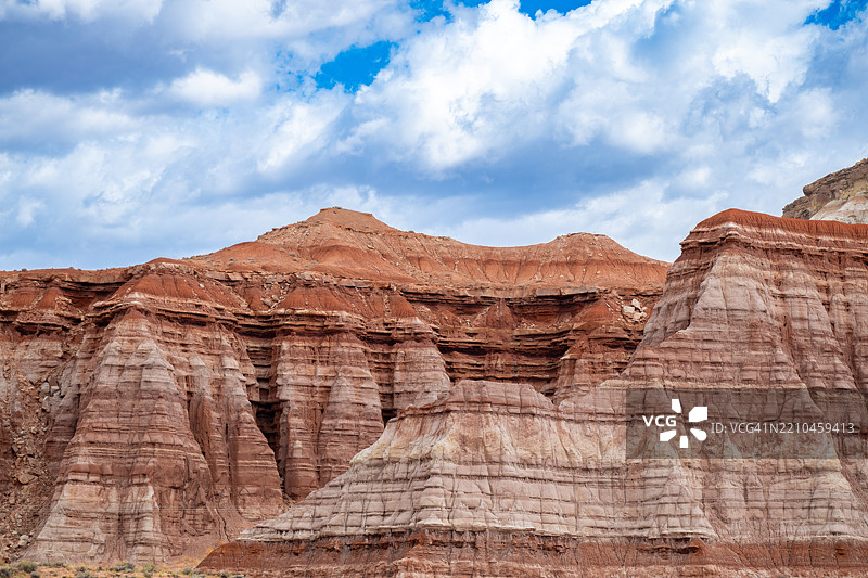 犹他州凯恩县鲍威尔湖的岩石 formations 视图图片素材