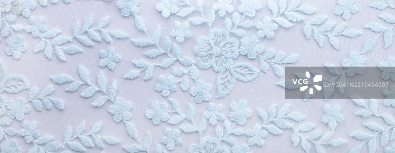 全景拍摄的白色刺绣蕾丝面料图片素材