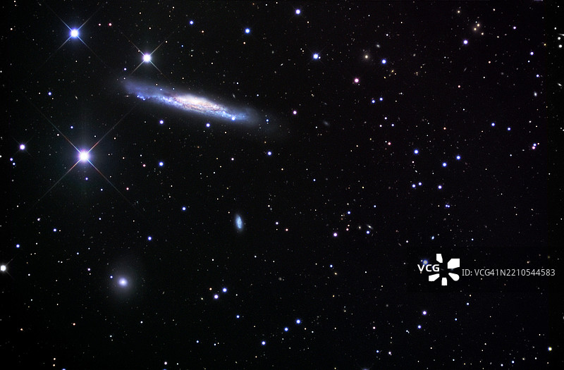 barred spiral galaxy (NGC 3079)图片素材