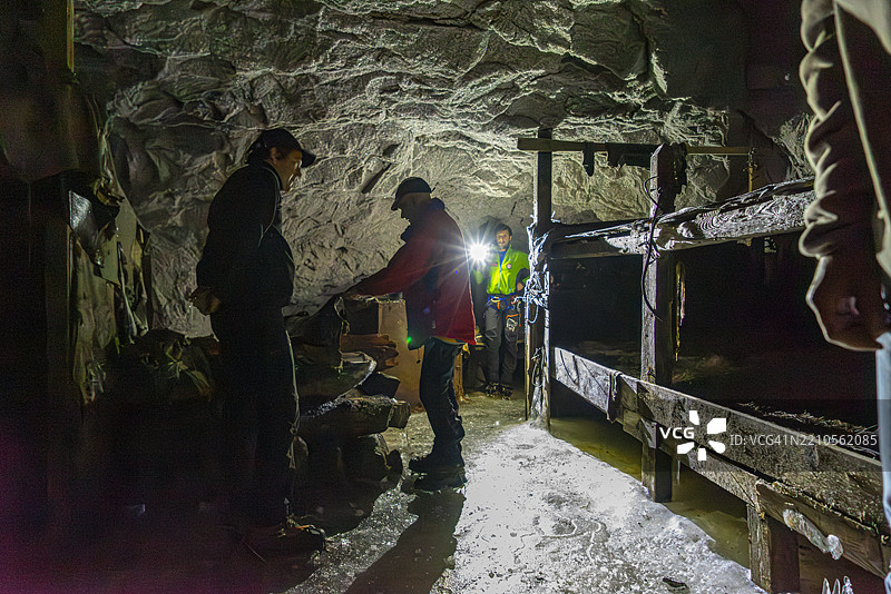 特伦蒂诺-阿尔托·阿迪杰,攀登卡尔诺·迪·卡文托山图片素材