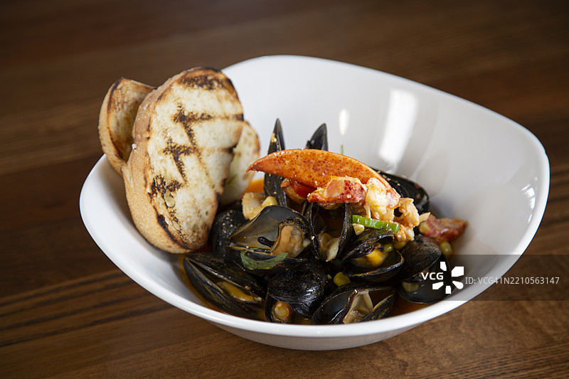 高档餐厅，食物和座位。图片素材