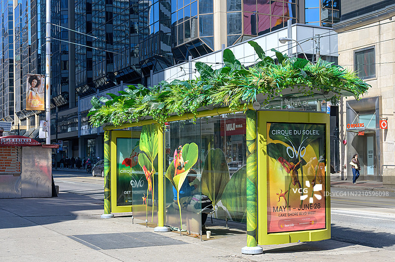 市中心公交站广告图片素材