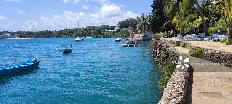 肯尼亚蒙巴萨县的海洋与天空的美丽景色图片素材