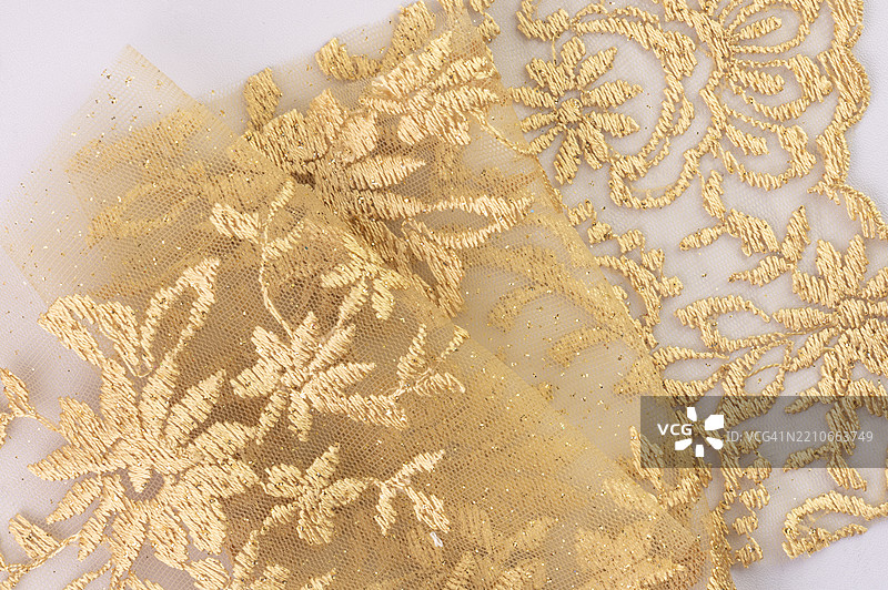 金色刺绣蕾丝面料的特写镜头图片素材