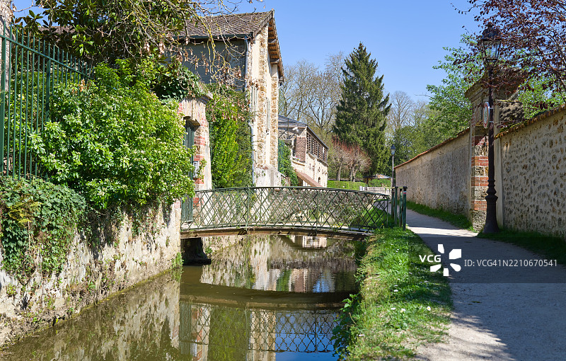 田园风光的中世纪村庄图片素材