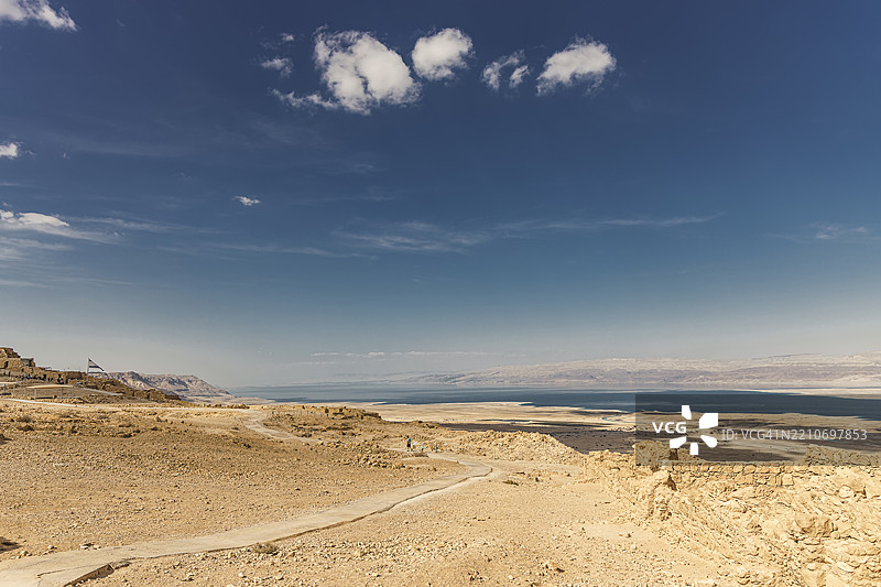 马萨达著名的古代堡垒，远眺死海图片素材